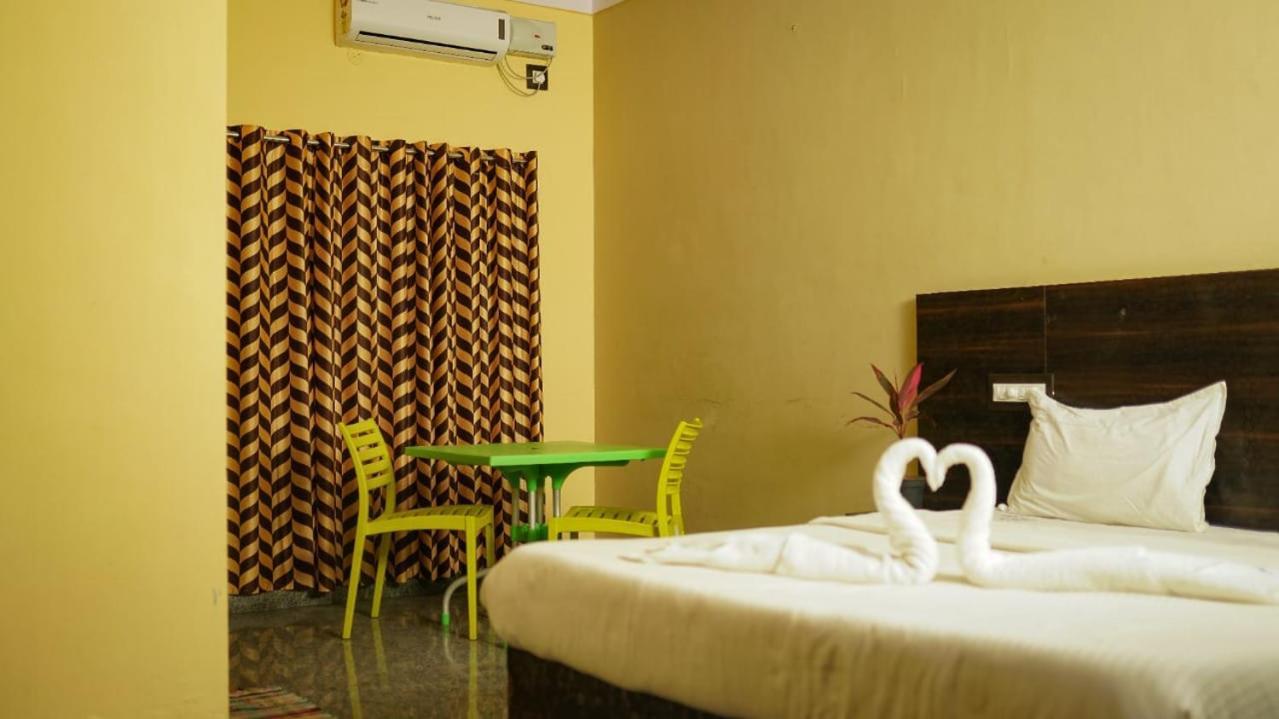 Dolphin Resort Йелагири Екстериор снимка