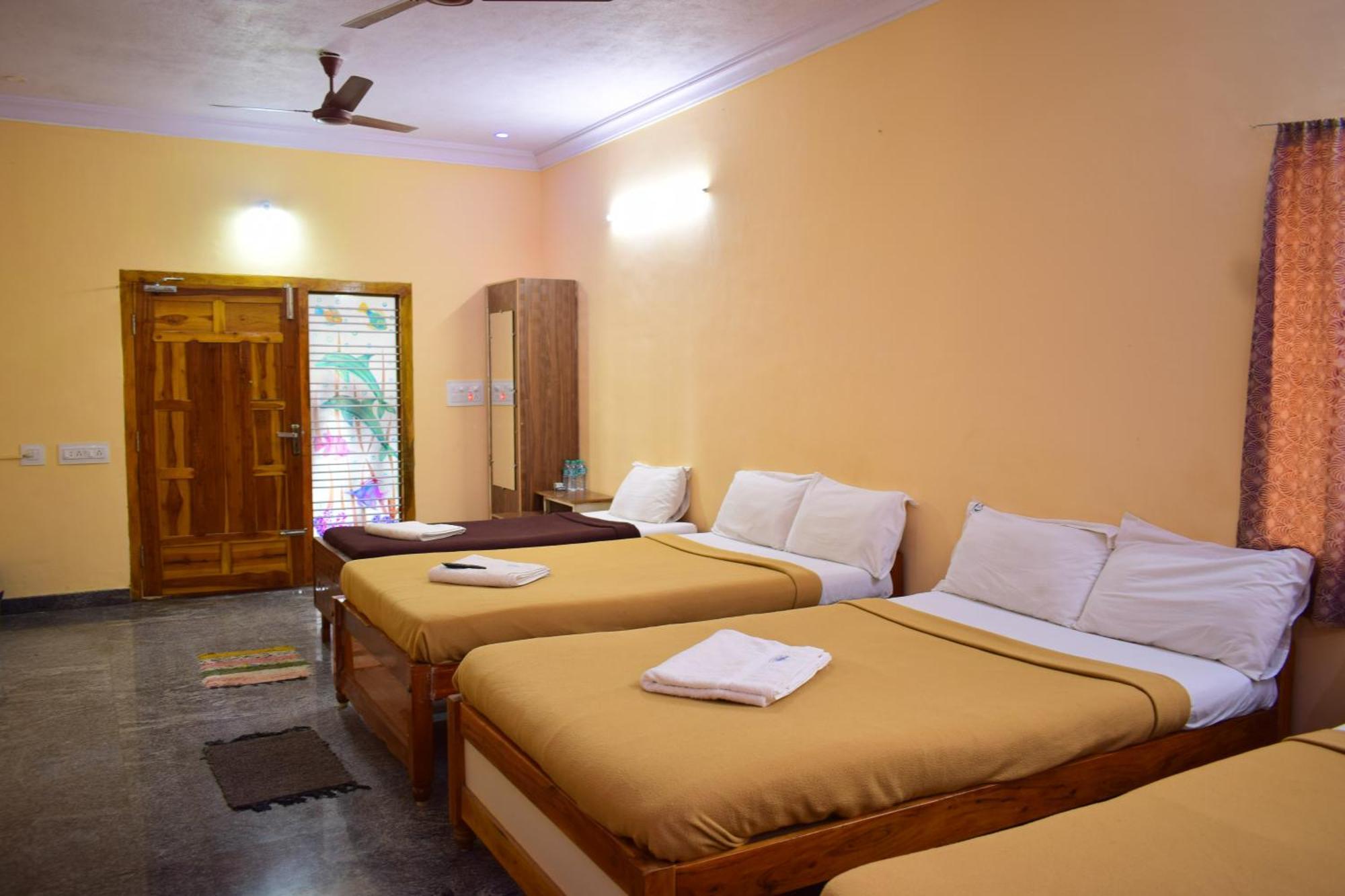 Dolphin Resort Йелагири Екстериор снимка
