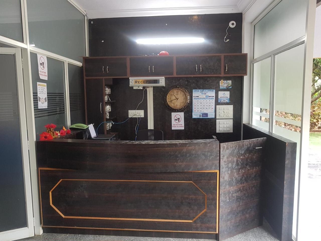 Dolphin Resort Йелагири Екстериор снимка